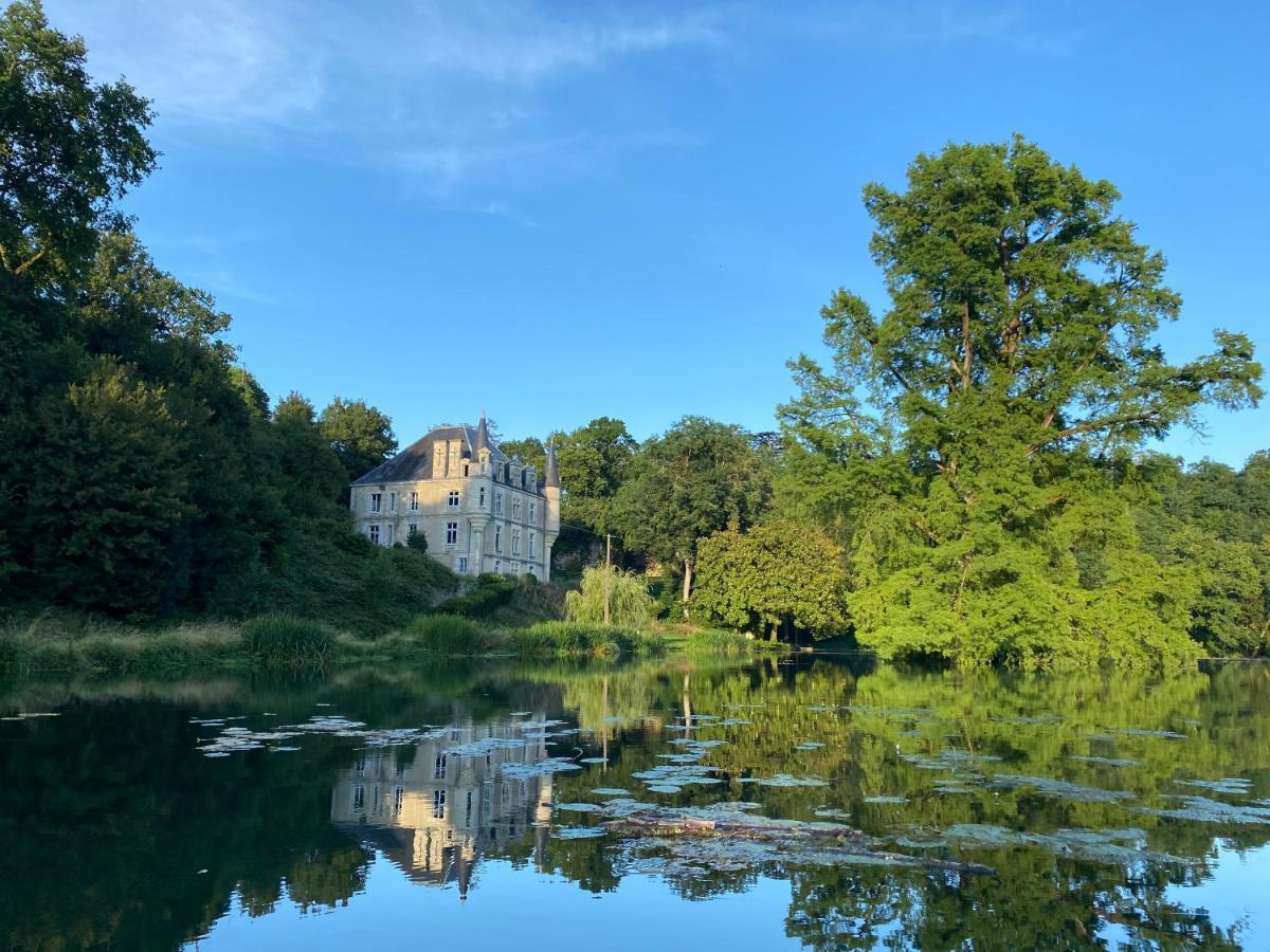 Chateau Des Loups - Les Cedres Bleus Echire Exterior foto